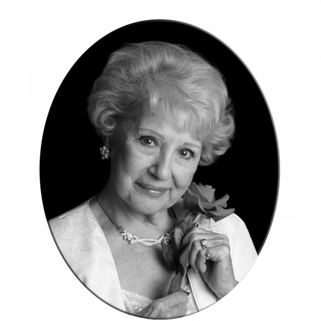 Flat Steel Portrait, Oval, w/ BW  Image <h3 class="product_title entry-title">2⅜” x 3⅛” (6 x 8 cm)</h3>